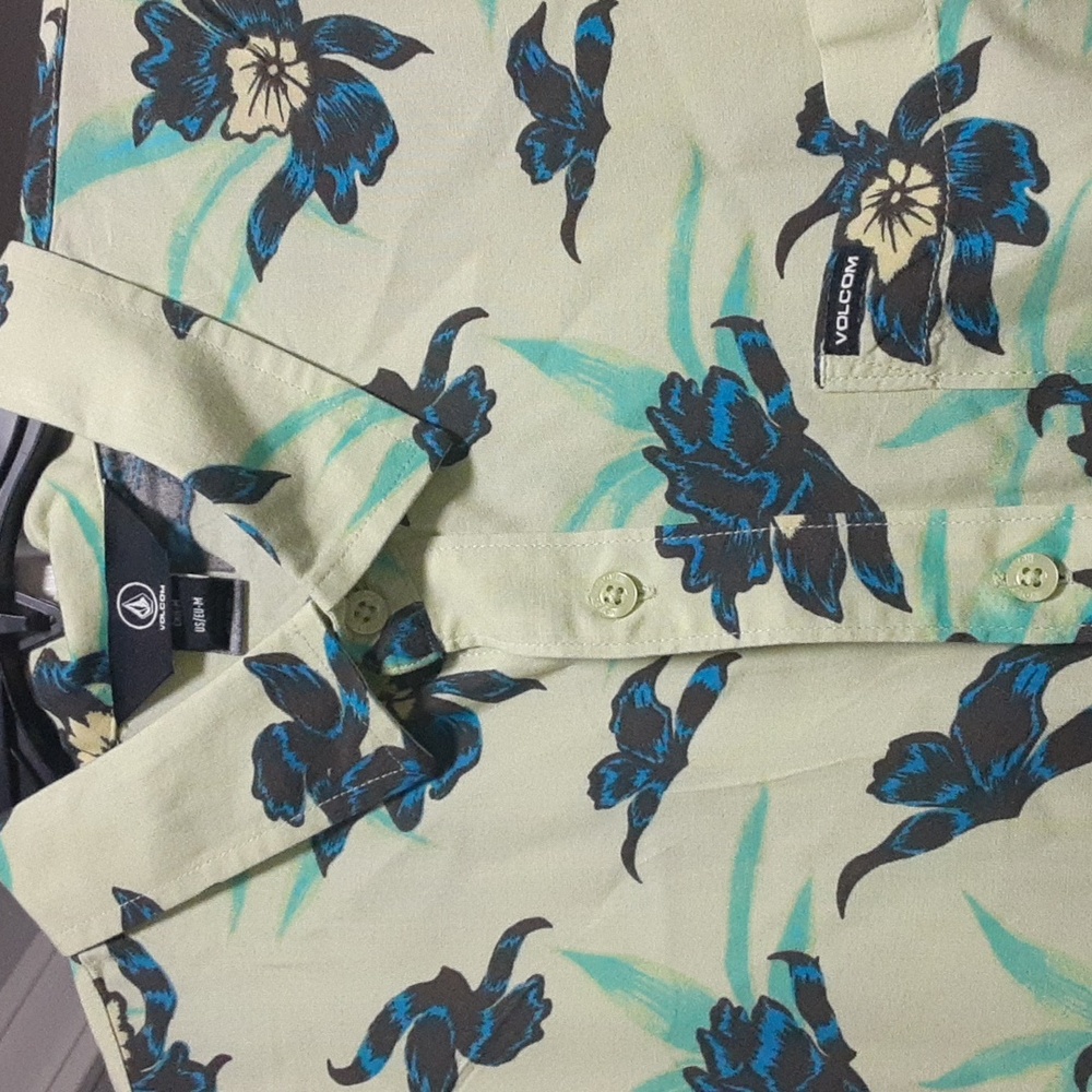Volcom Green And Blue Hawaiian Shirt. Size Medium. New With Tags. - Picture 5 of 10